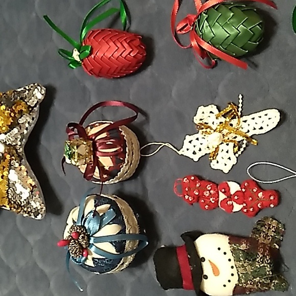 Christmas decorations and star pillow - Picture 3 of 5